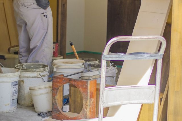 工場や倉庫の臭気対策・外壁塗装塗料選び